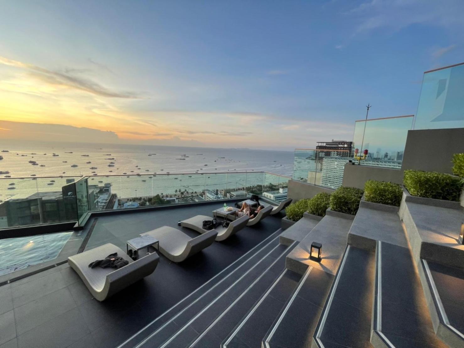 อพาร์ทเม้น Edge Seaview With Infinity Pool *